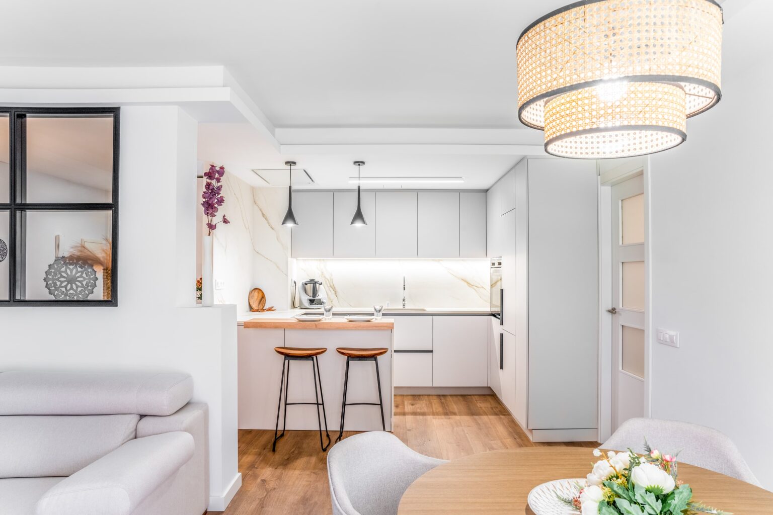 cocinas integradas en el salón minimalistas