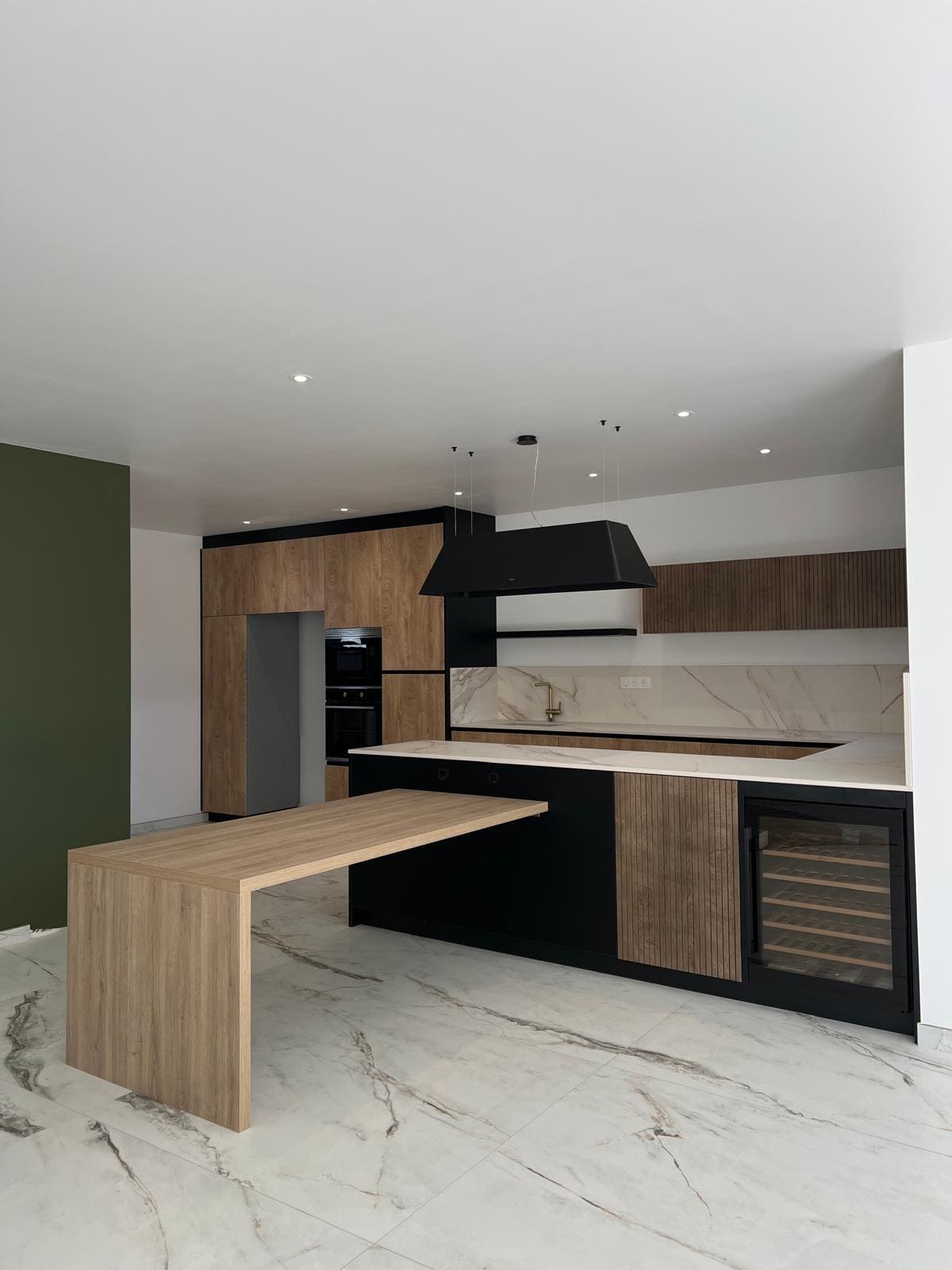 Cocina abierta en U proyecto Movies Camelo