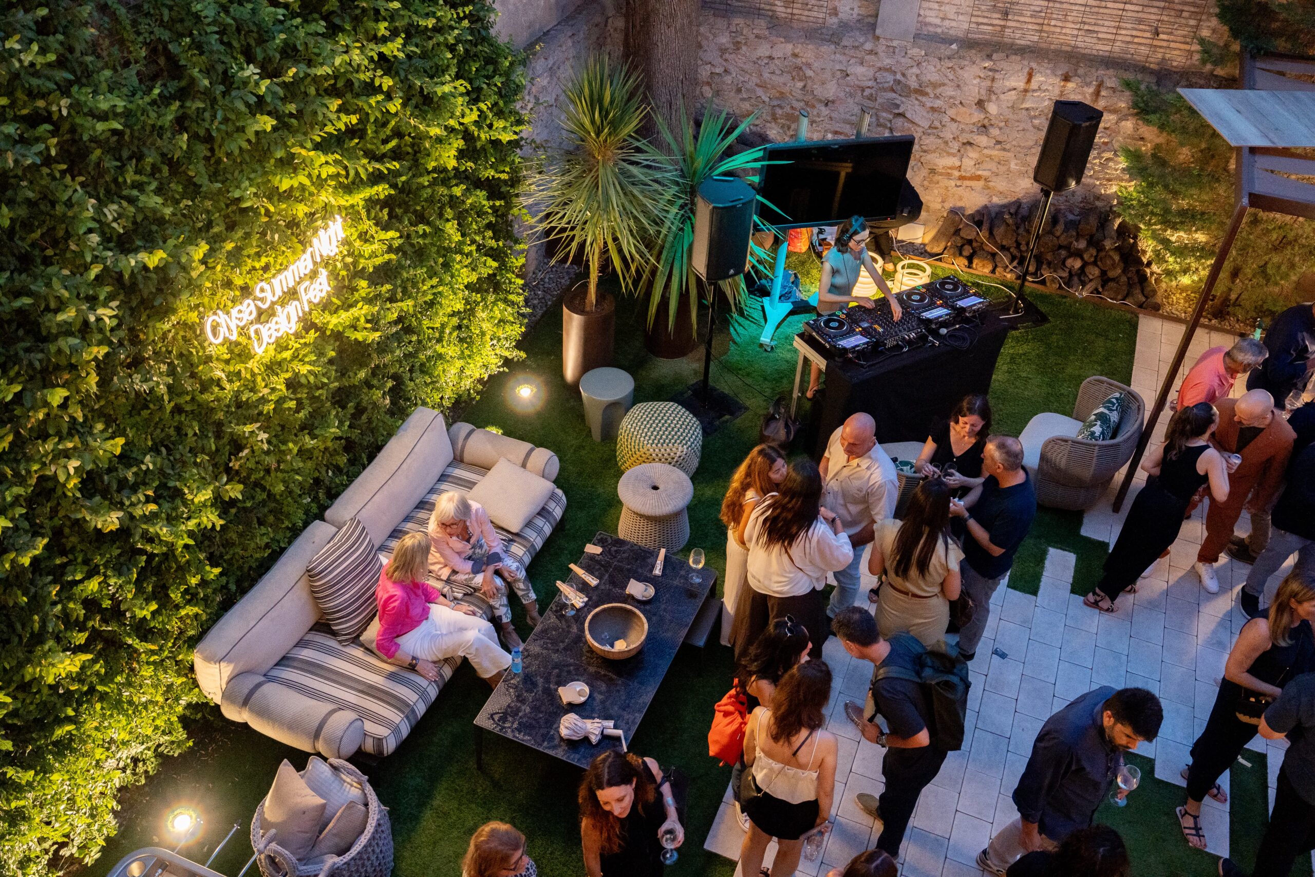exposition et zones de networking clysa summer night