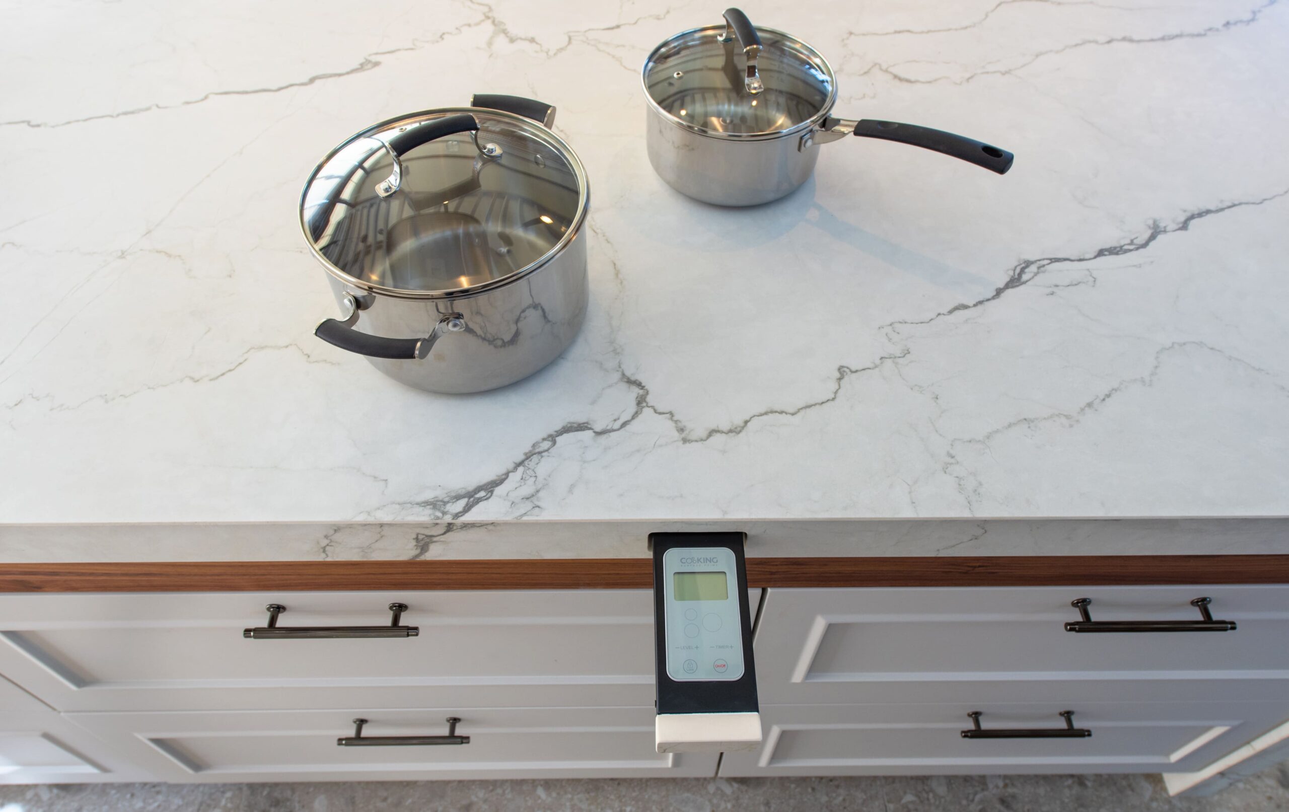 Encimera Quarzite luna Soft3D de ABKSTONE con inducción integrada de Cooking Surface