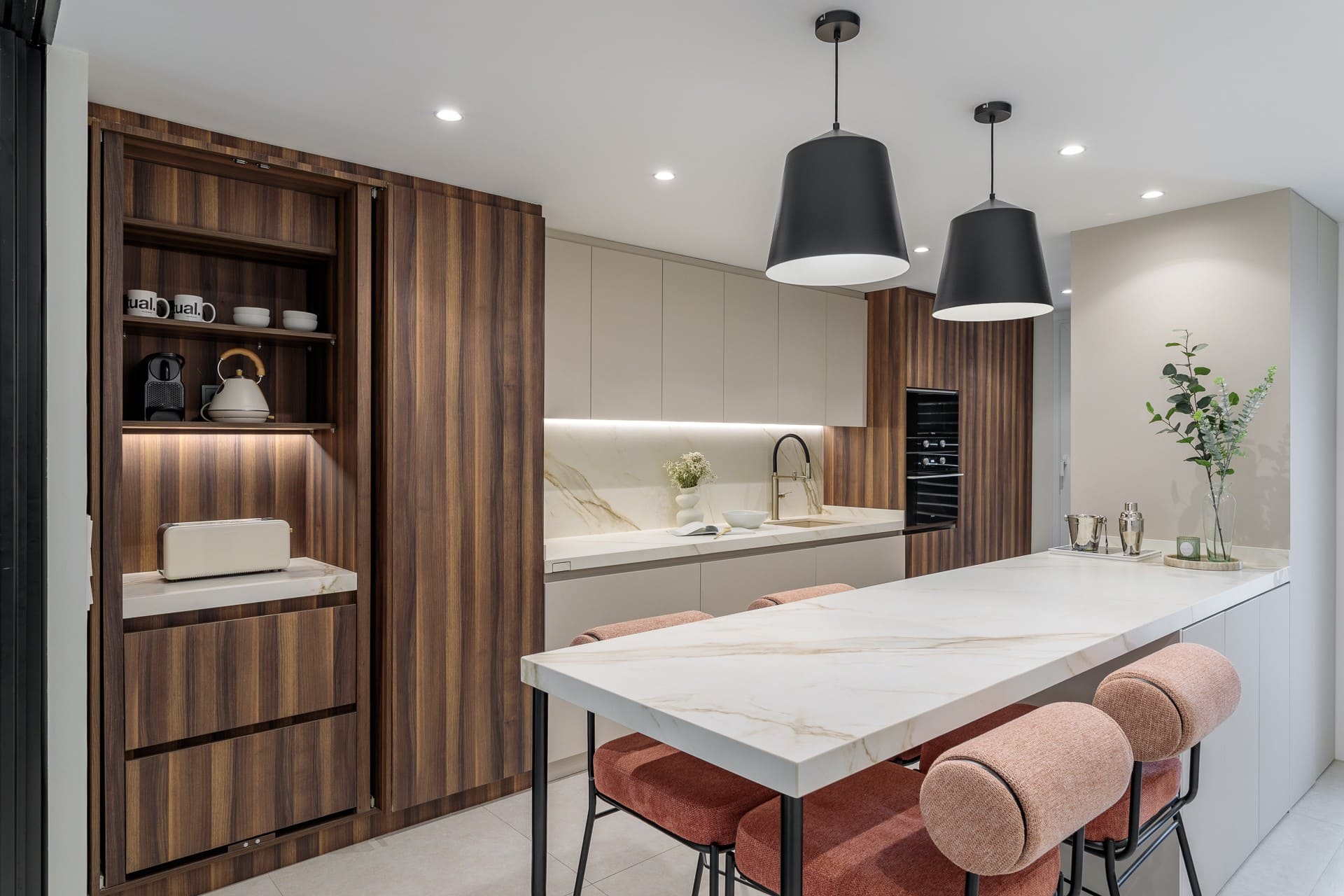 Cocina contemporanea Calacatta Gold Taff Studio