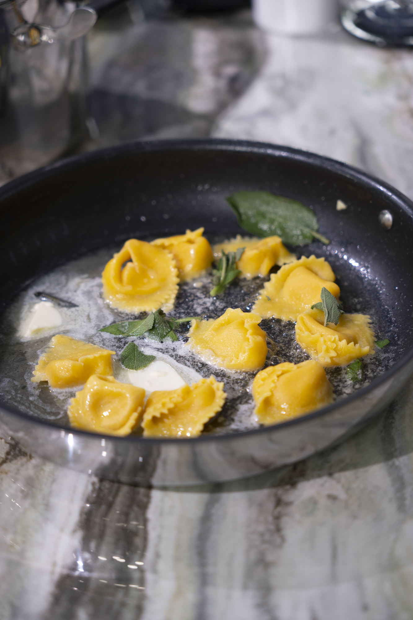 Raviolis en la encimera de Cooking Surface en SupeRavioli durante el Salone del Mobile 2026