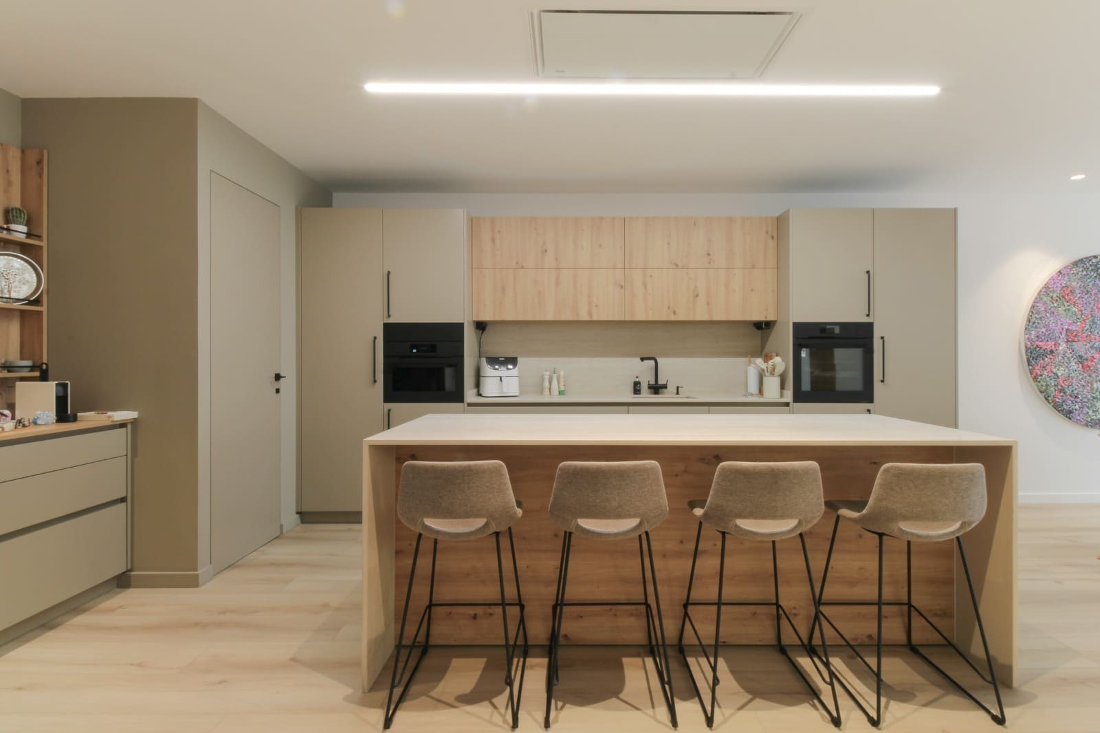 Proyecto Crise cocina beige moderna
