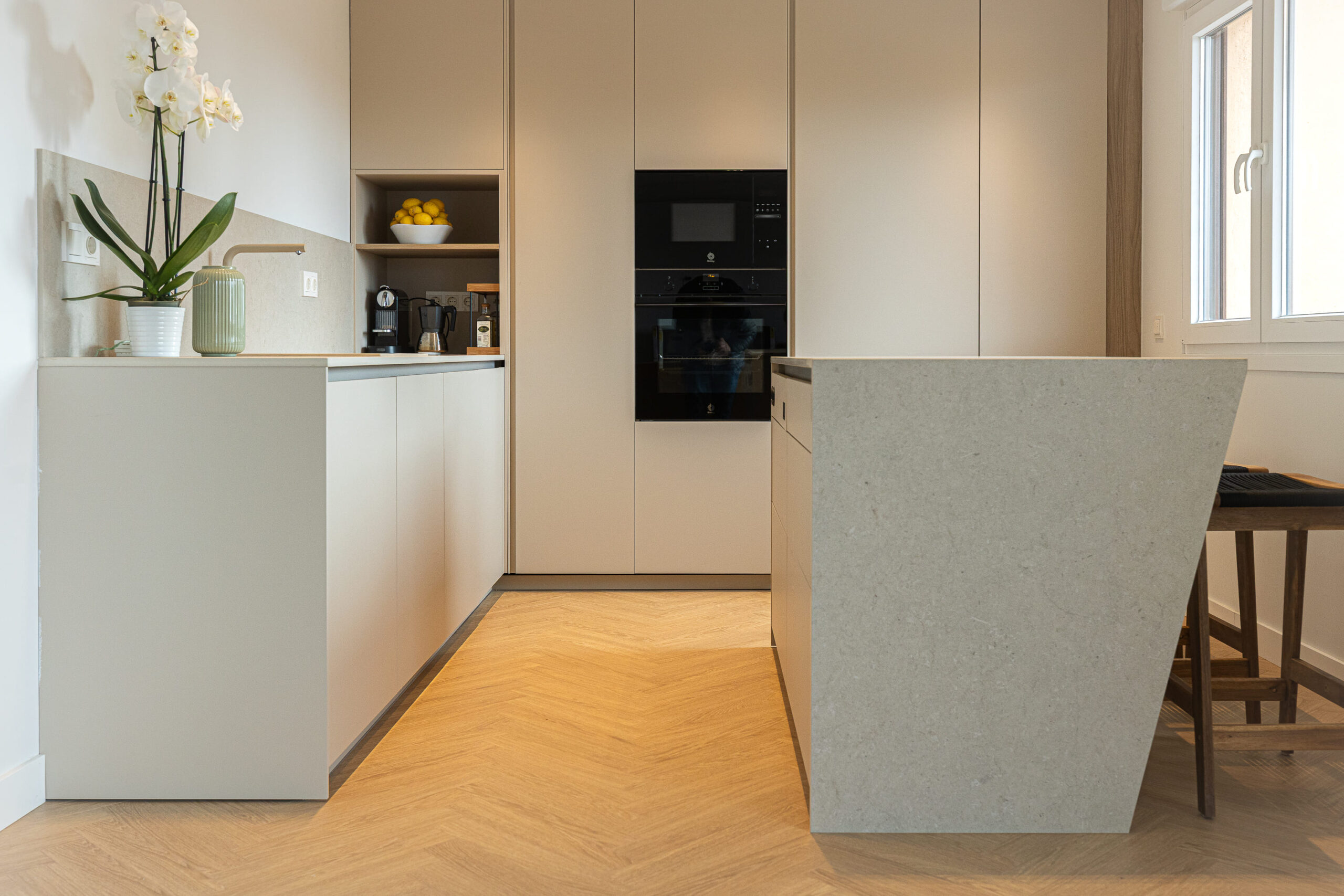 Cocina minimalista beige