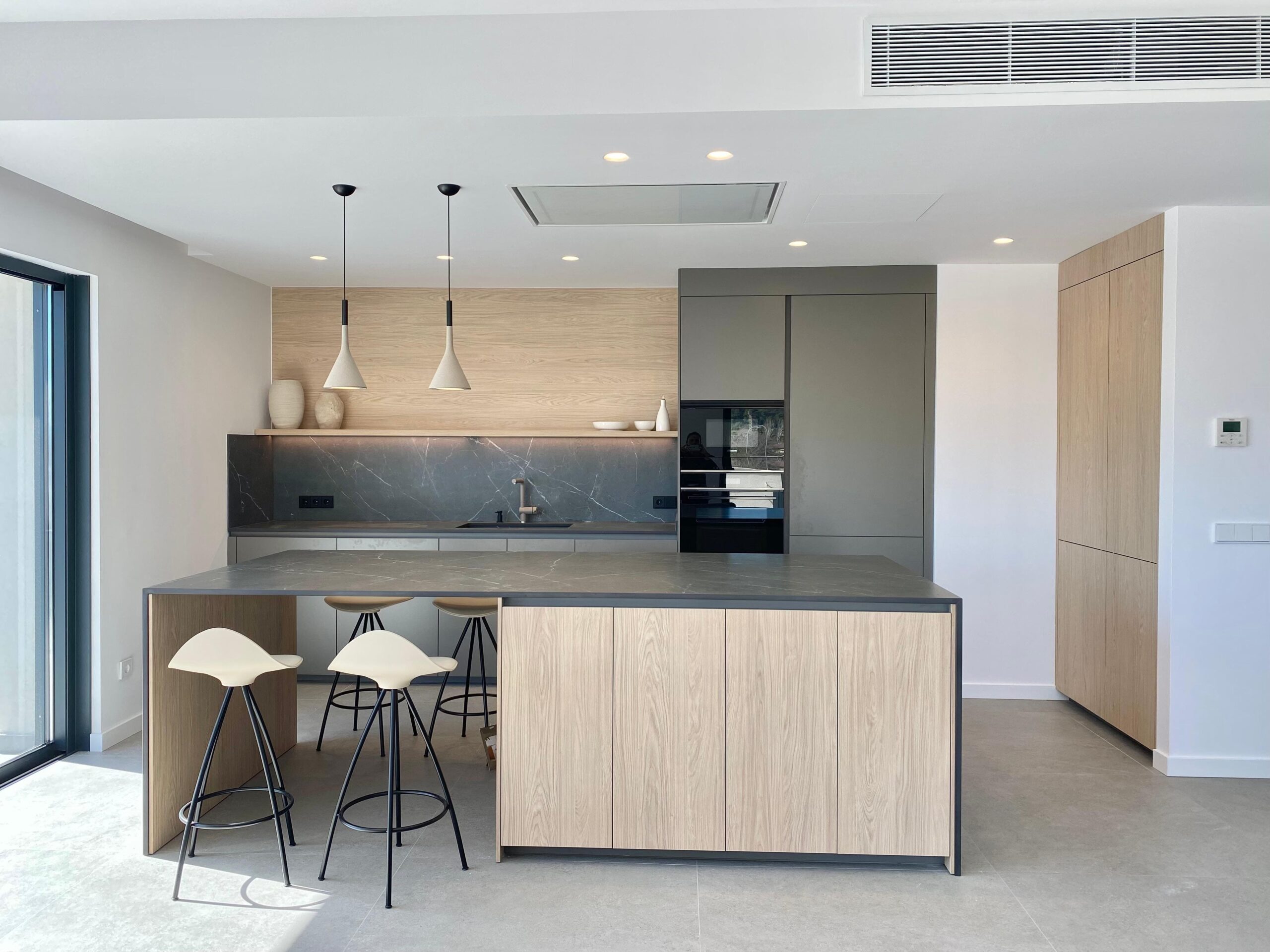 Cocina gris moderna