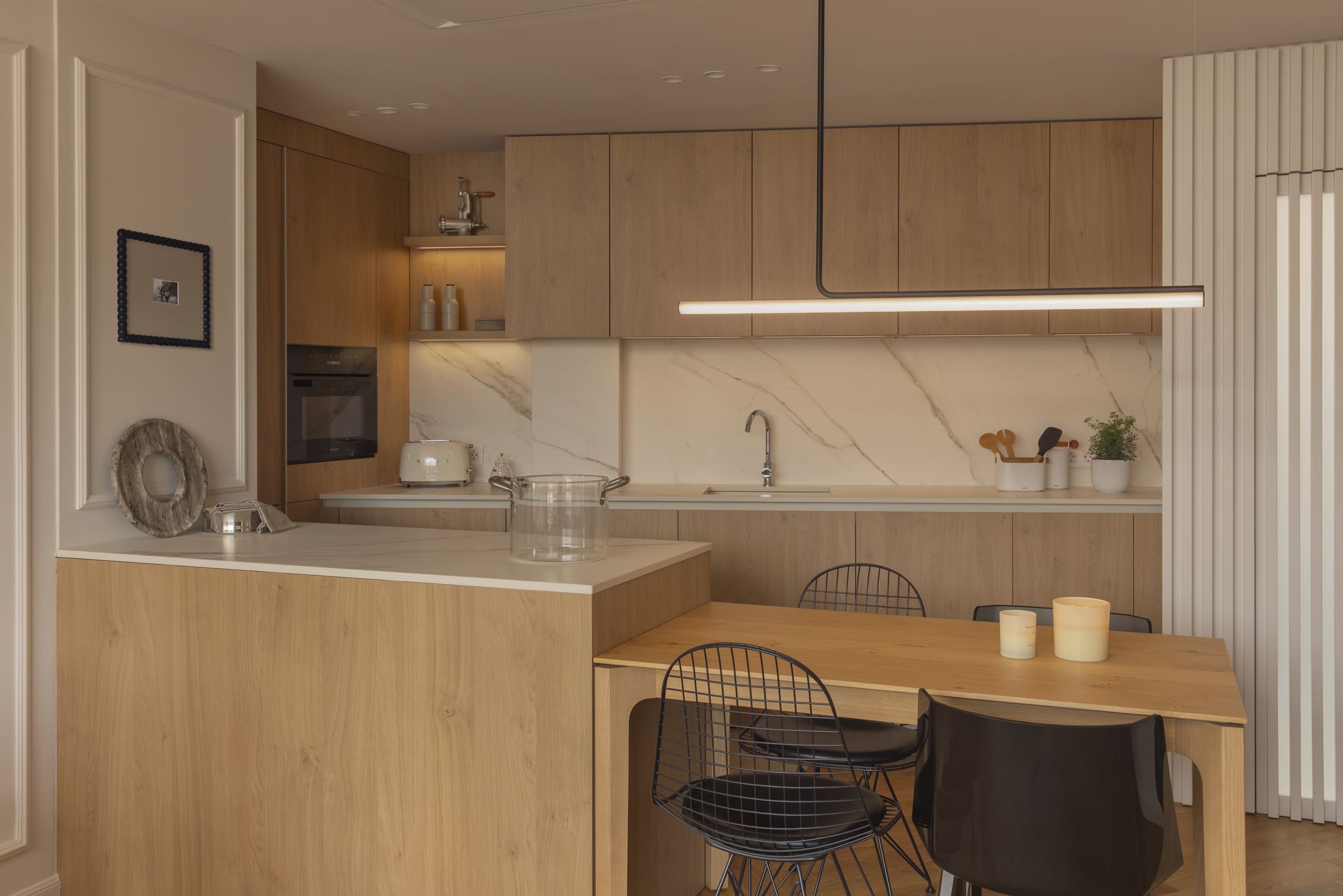 Cocina en madera y blanco